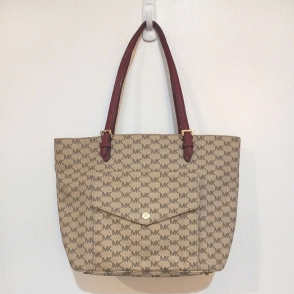 Michael Kors Bag - Picture 12 of 12